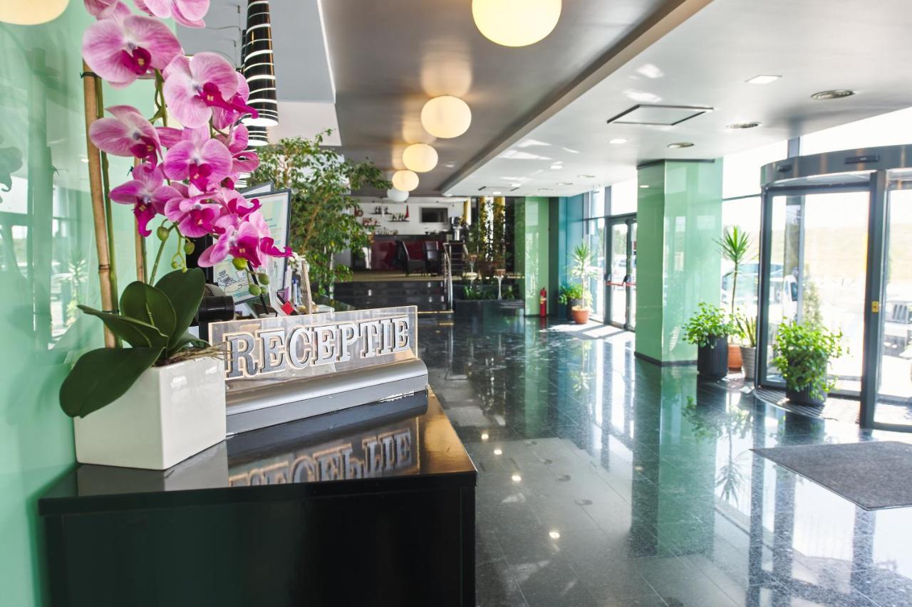 Hotel Emd باكاو المظهر الخارجي الصورة