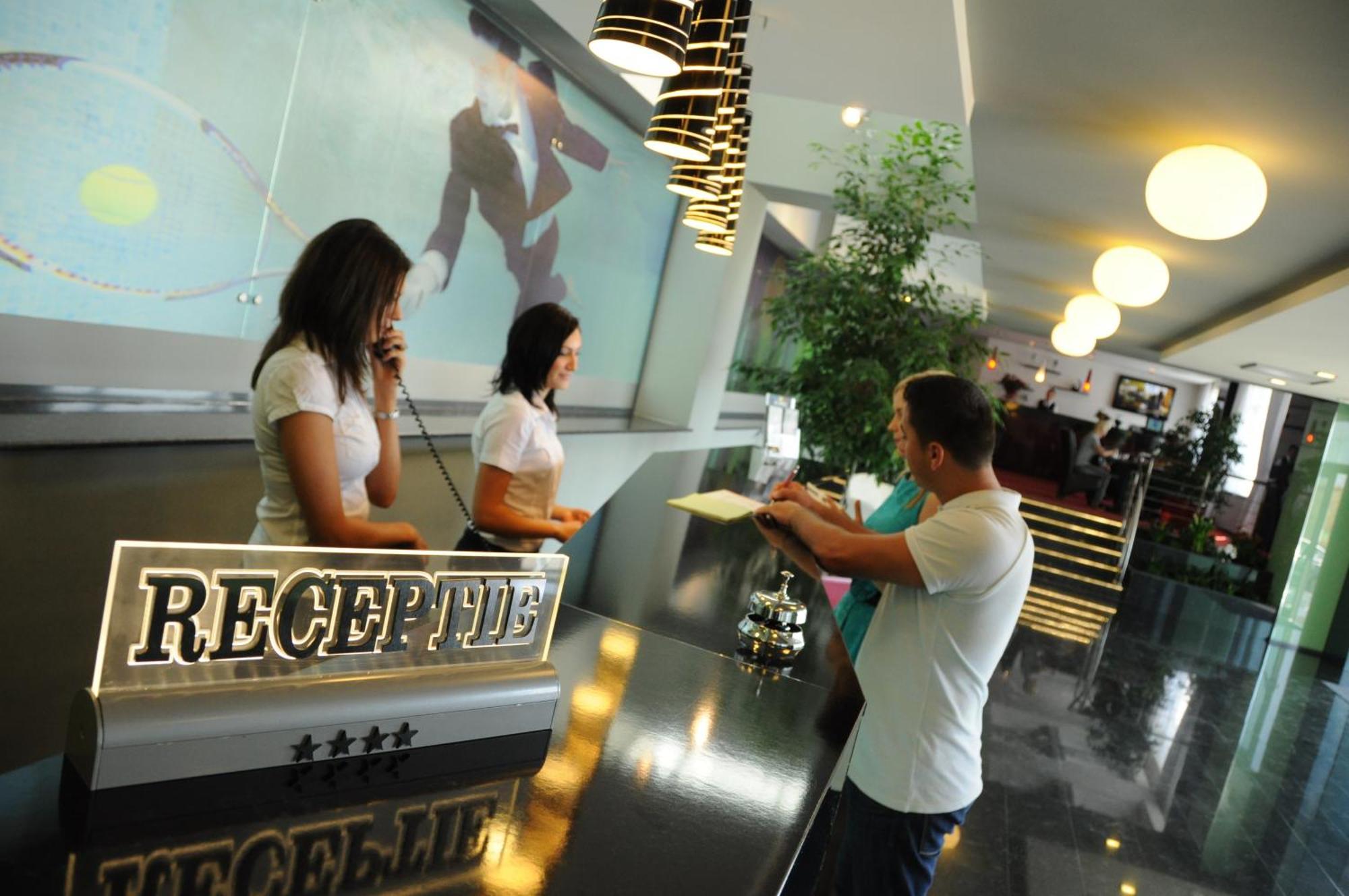 Hotel Emd باكاو المظهر الخارجي الصورة