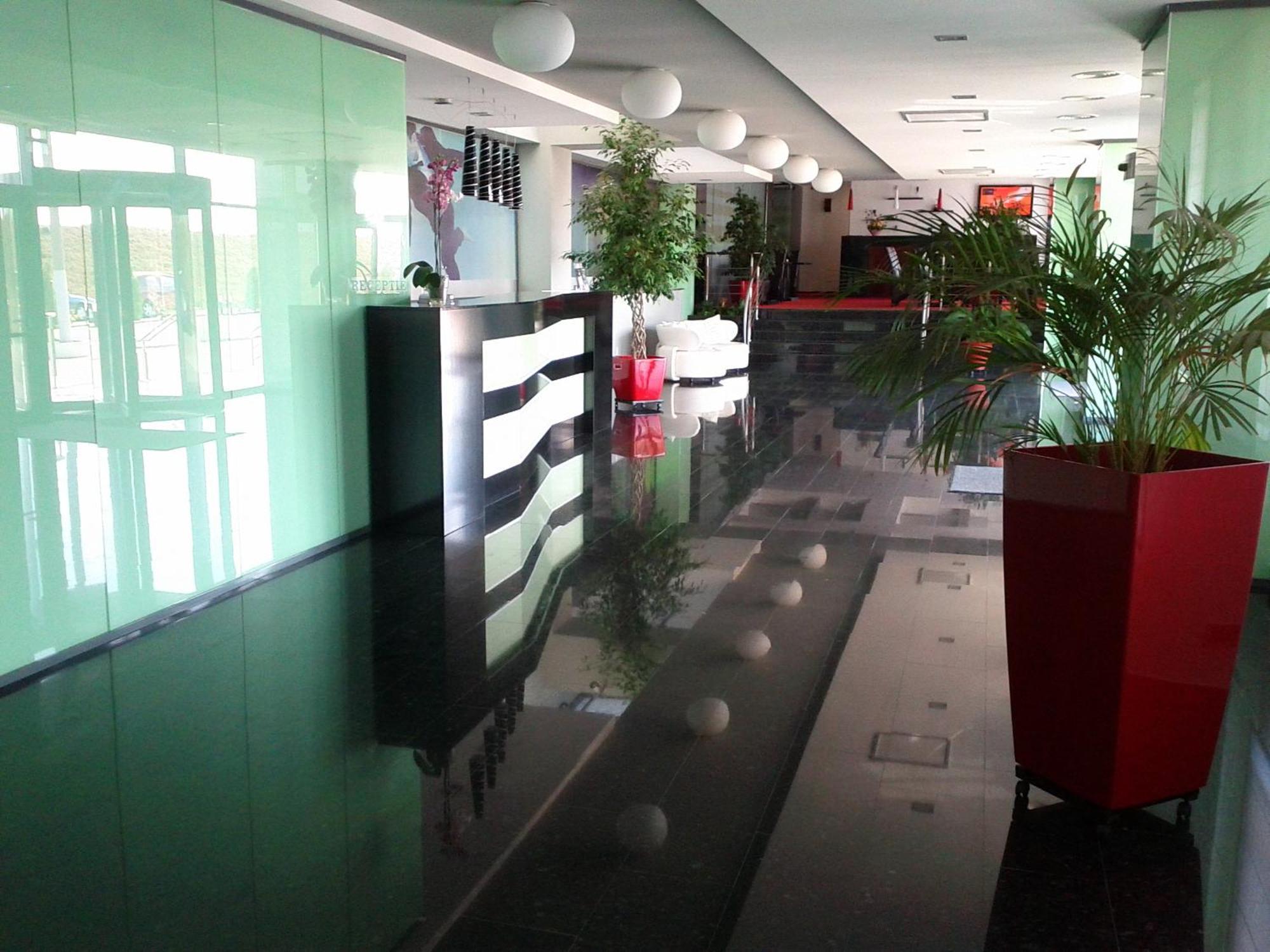 Hotel Emd باكاو المظهر الخارجي الصورة
