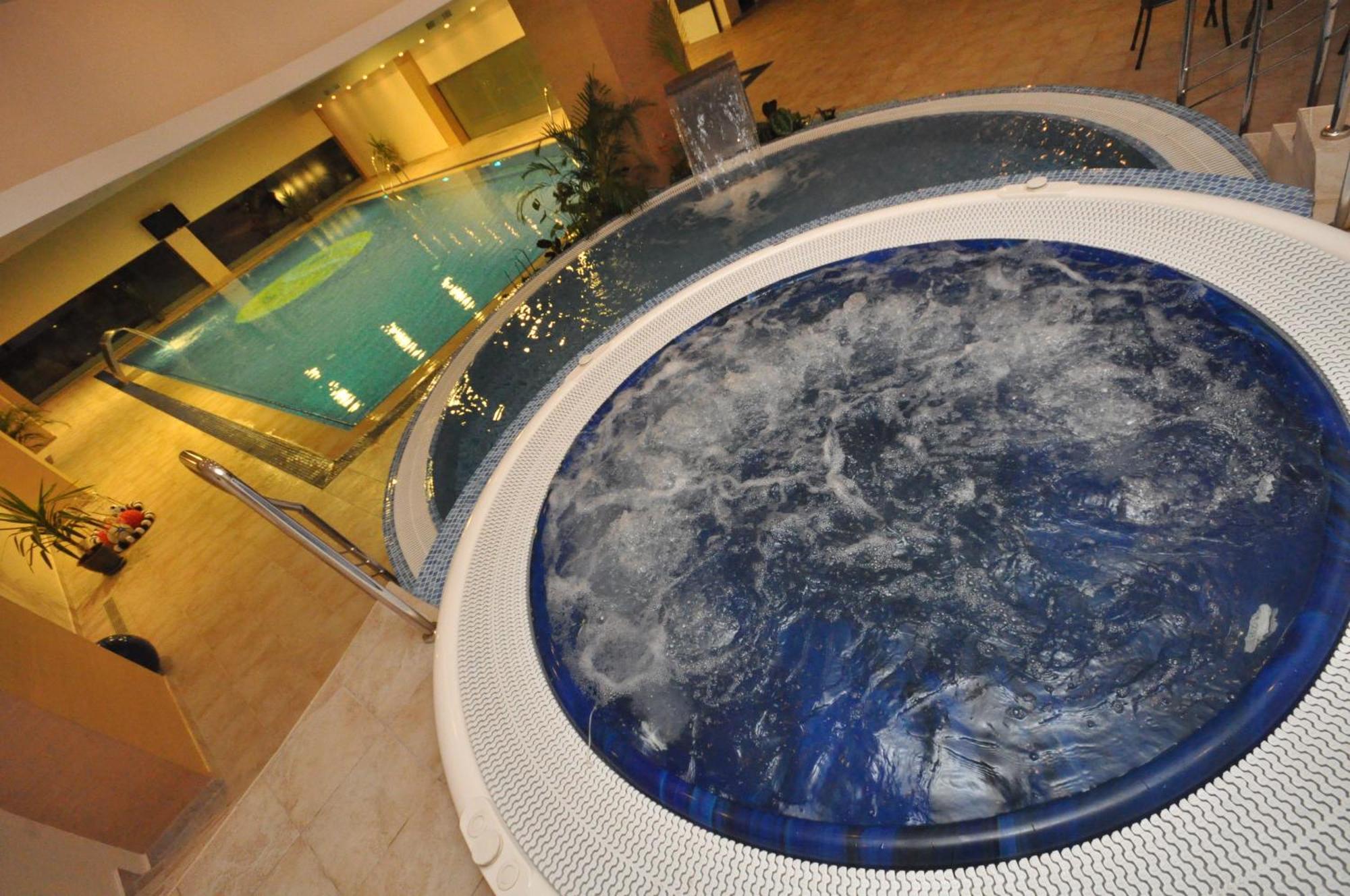 Hotel Emd باكاو المظهر الخارجي الصورة
