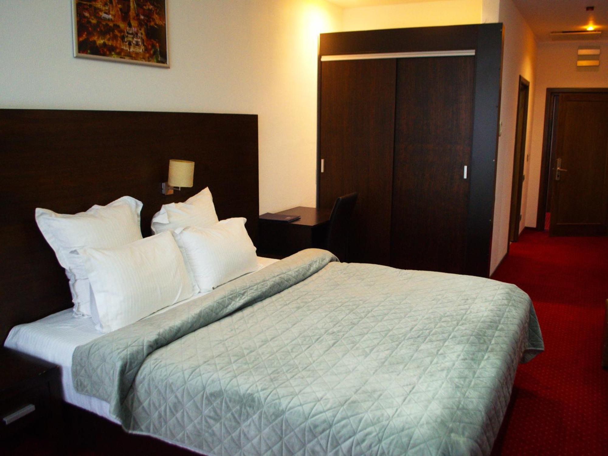 Hotel Emd باكاو المظهر الخارجي الصورة