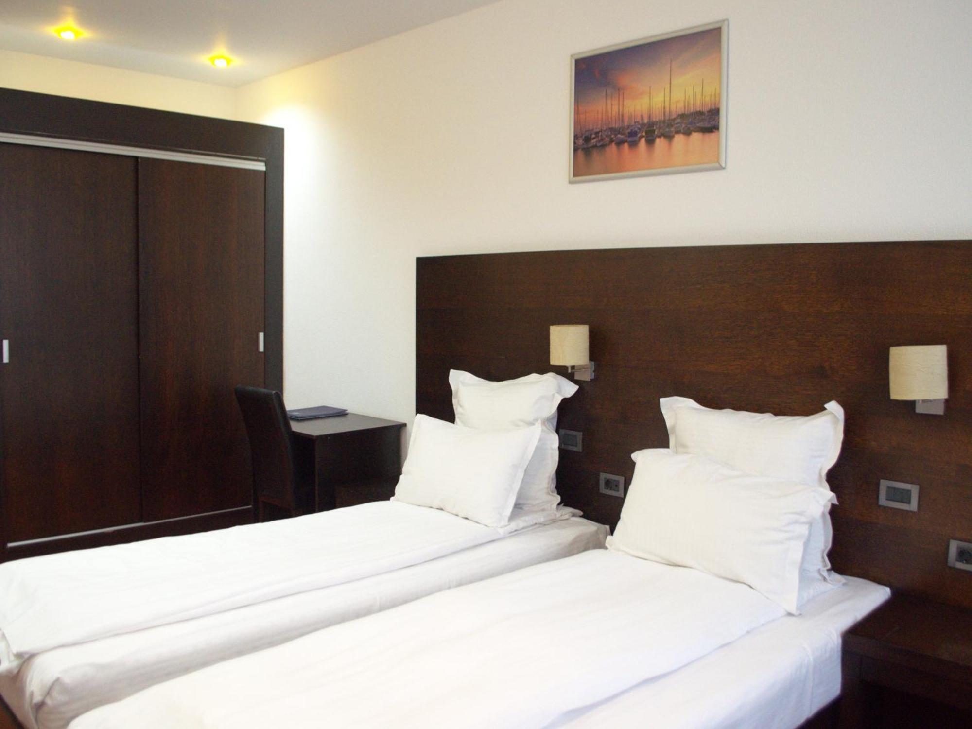 Hotel Emd باكاو المظهر الخارجي الصورة