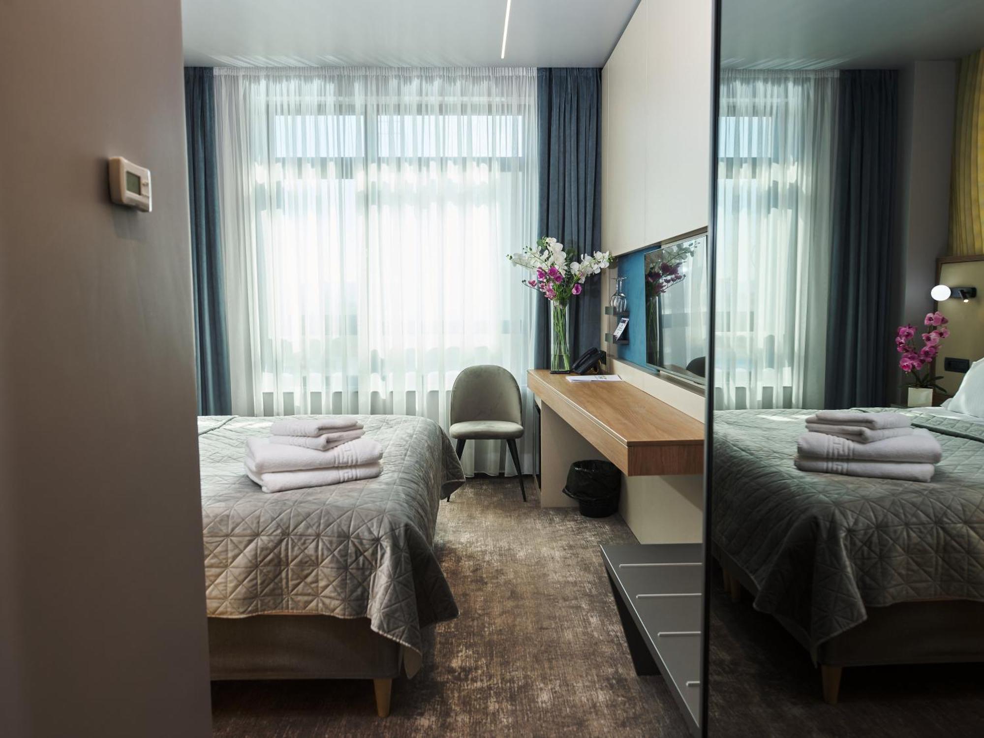 Hotel Emd باكاو المظهر الخارجي الصورة