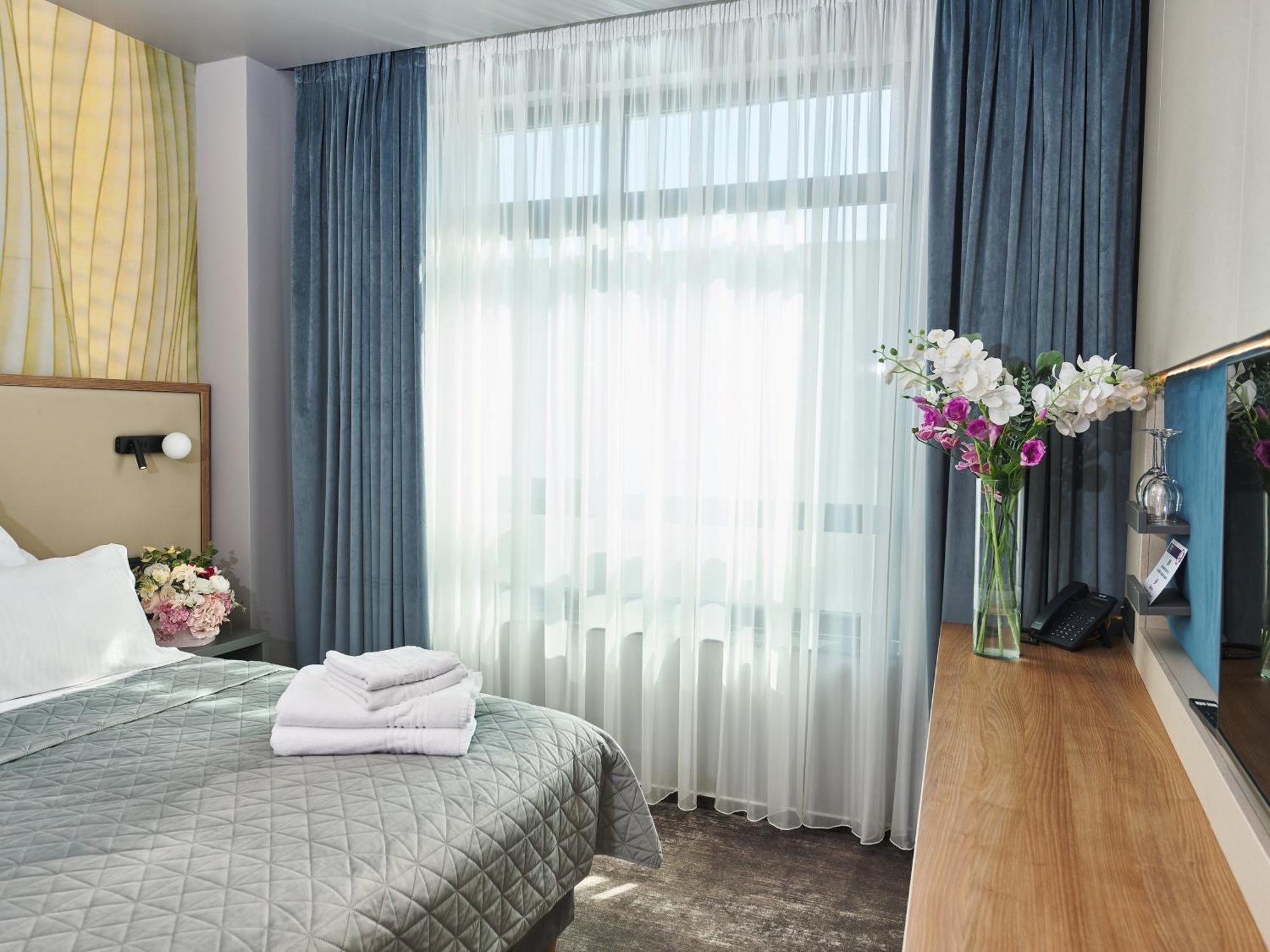 Hotel Emd باكاو المظهر الخارجي الصورة