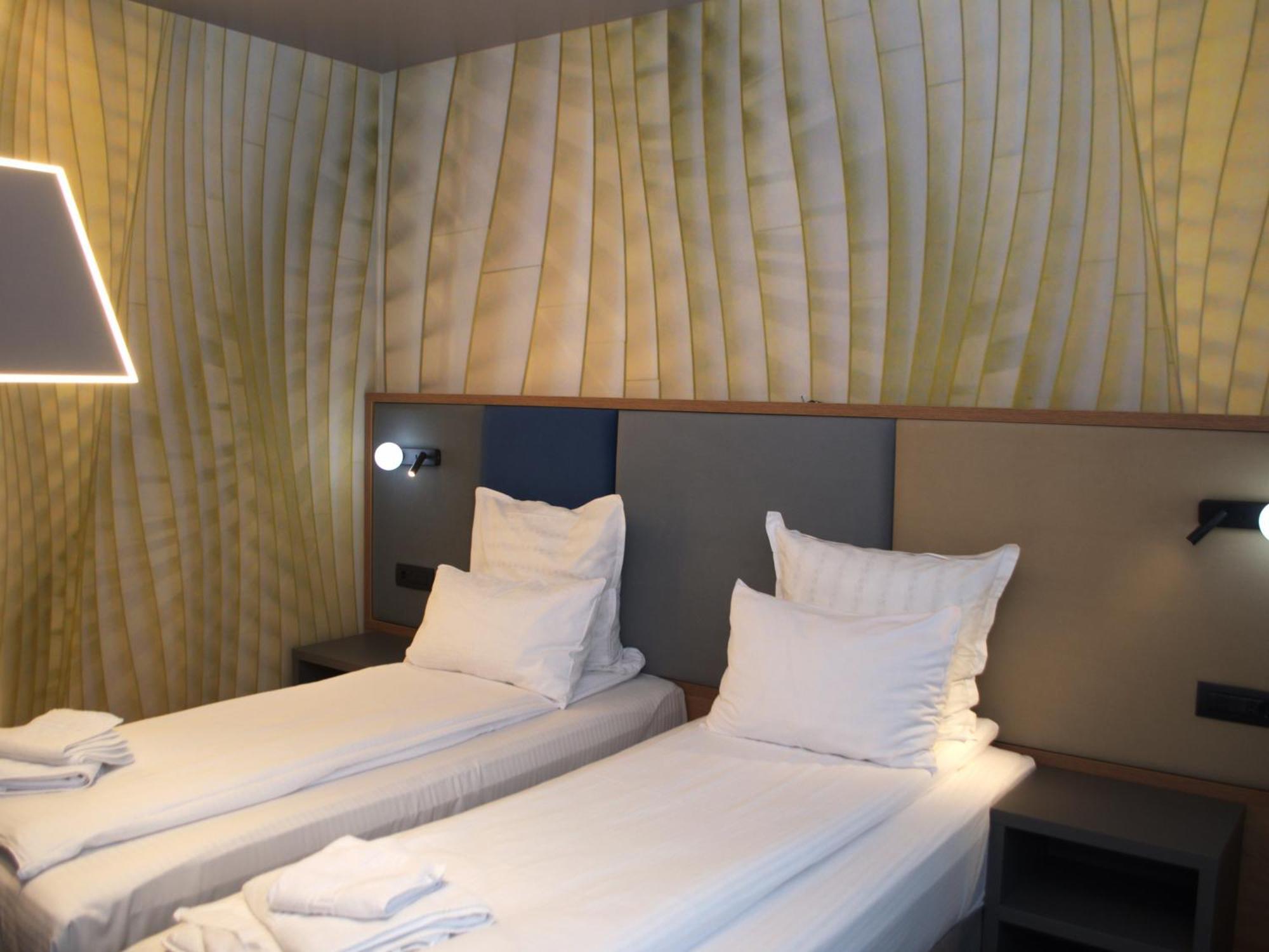 Hotel Emd باكاو المظهر الخارجي الصورة