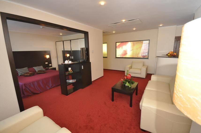Hotel Emd باكاو المظهر الخارجي الصورة